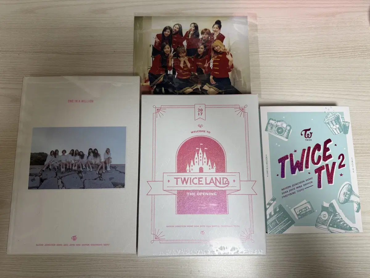 TWICE 트와이스 공식 굿즈(dvd, tv, 포토북)